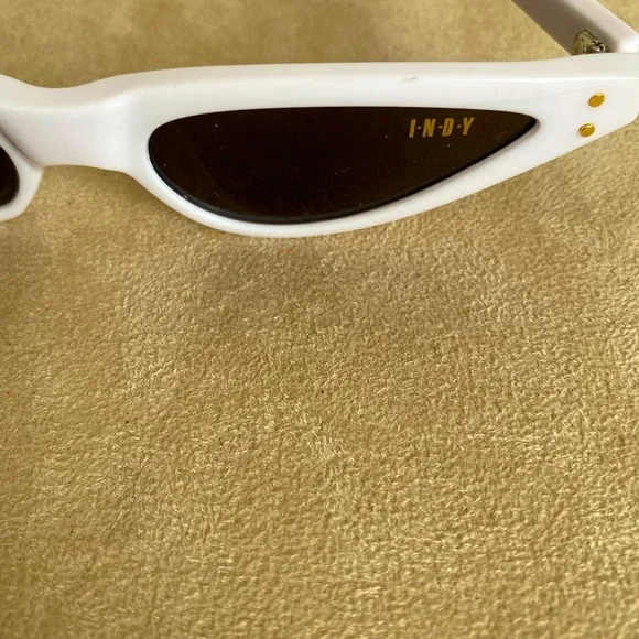 NWT White Slim-Lens Sunglasses, Retro, 50’s, by INDY - Picture 9 of 14